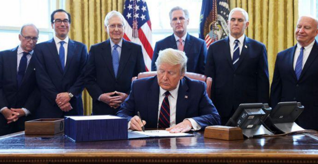 特朗普總統(tǒng)簽署了價值2.2萬億美元的冠狀病毒援助計劃。